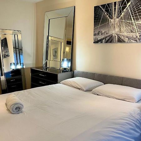 Radiant2 Bedroom Apartment In The Heart Of Harlow Town Dış mekan fotoğraf