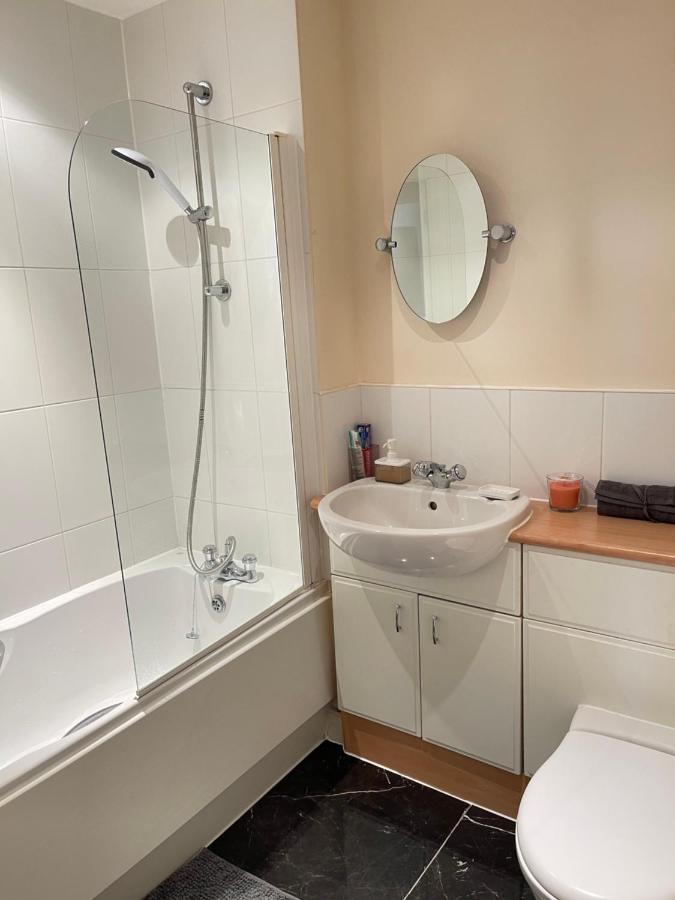 Radiant2 Bedroom Apartment In The Heart Of Harlow Town Dış mekan fotoğraf
