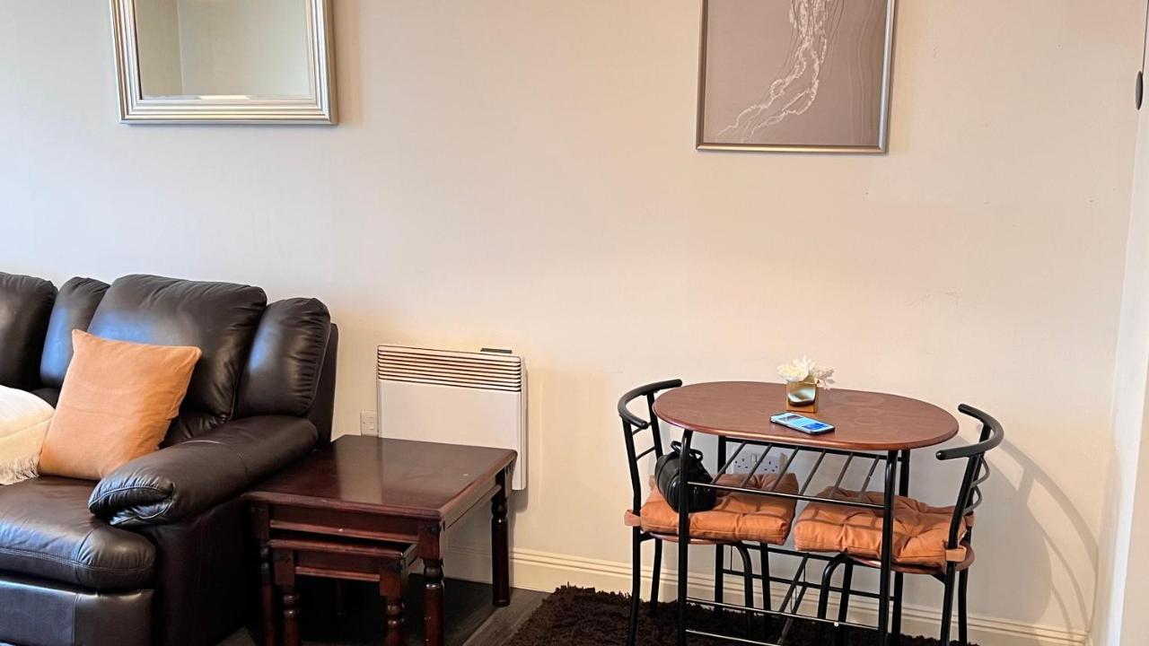 Radiant2 Bedroom Apartment In The Heart Of Harlow Town Dış mekan fotoğraf