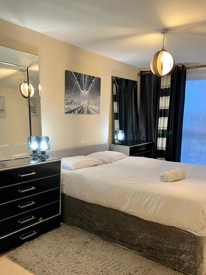 Radiant2 Bedroom Apartment In The Heart Of Harlow Town Dış mekan fotoğraf