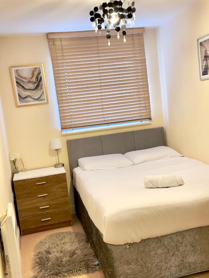 Radiant2 Bedroom Apartment In The Heart Of Harlow Town Dış mekan fotoğraf