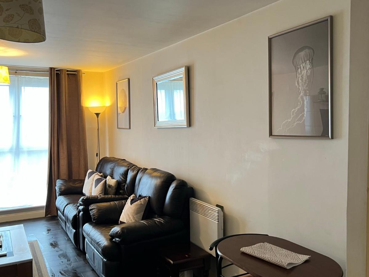 Radiant2 Bedroom Apartment In The Heart Of Harlow Town Dış mekan fotoğraf