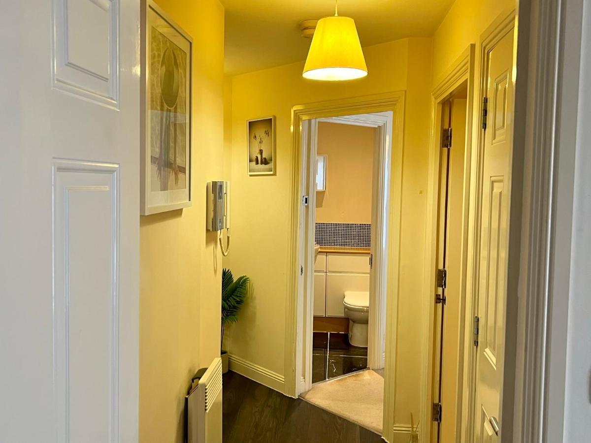 Radiant2 Bedroom Apartment In The Heart Of Harlow Town Dış mekan fotoğraf