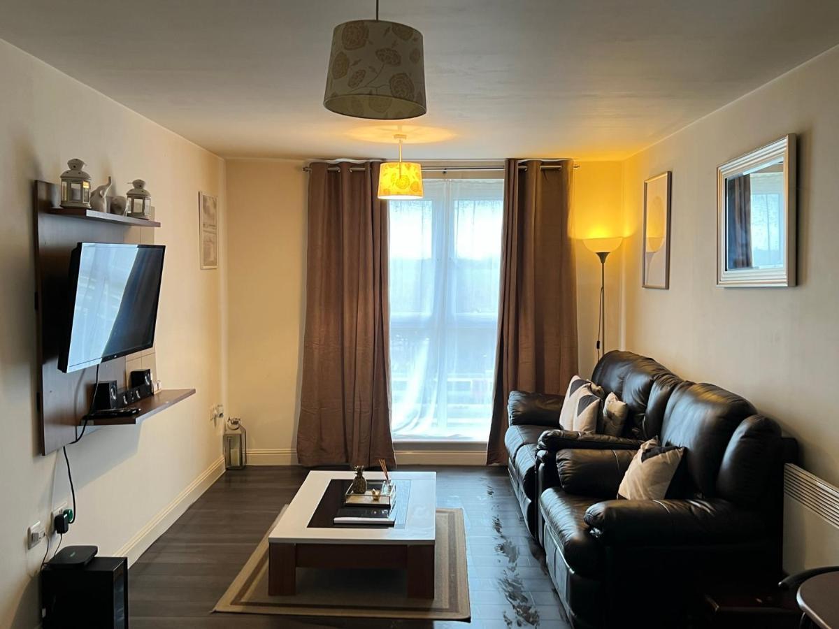 Radiant2 Bedroom Apartment In The Heart Of Harlow Town Dış mekan fotoğraf