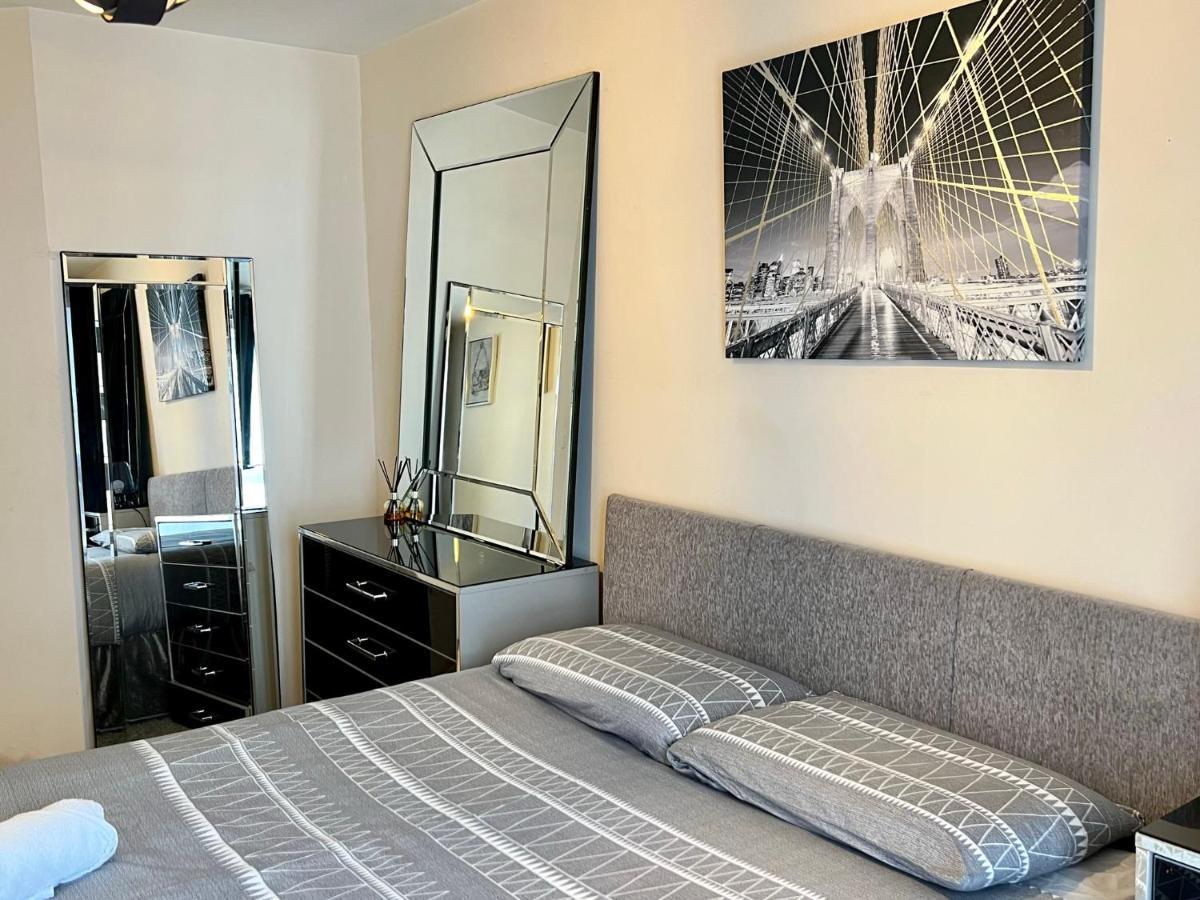 Radiant2 Bedroom Apartment In The Heart Of Harlow Town Dış mekan fotoğraf