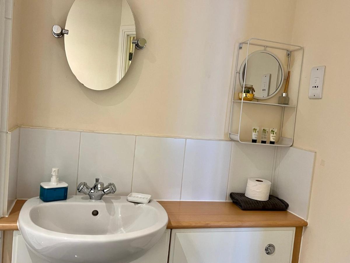 Radiant2 Bedroom Apartment In The Heart Of Harlow Town Dış mekan fotoğraf