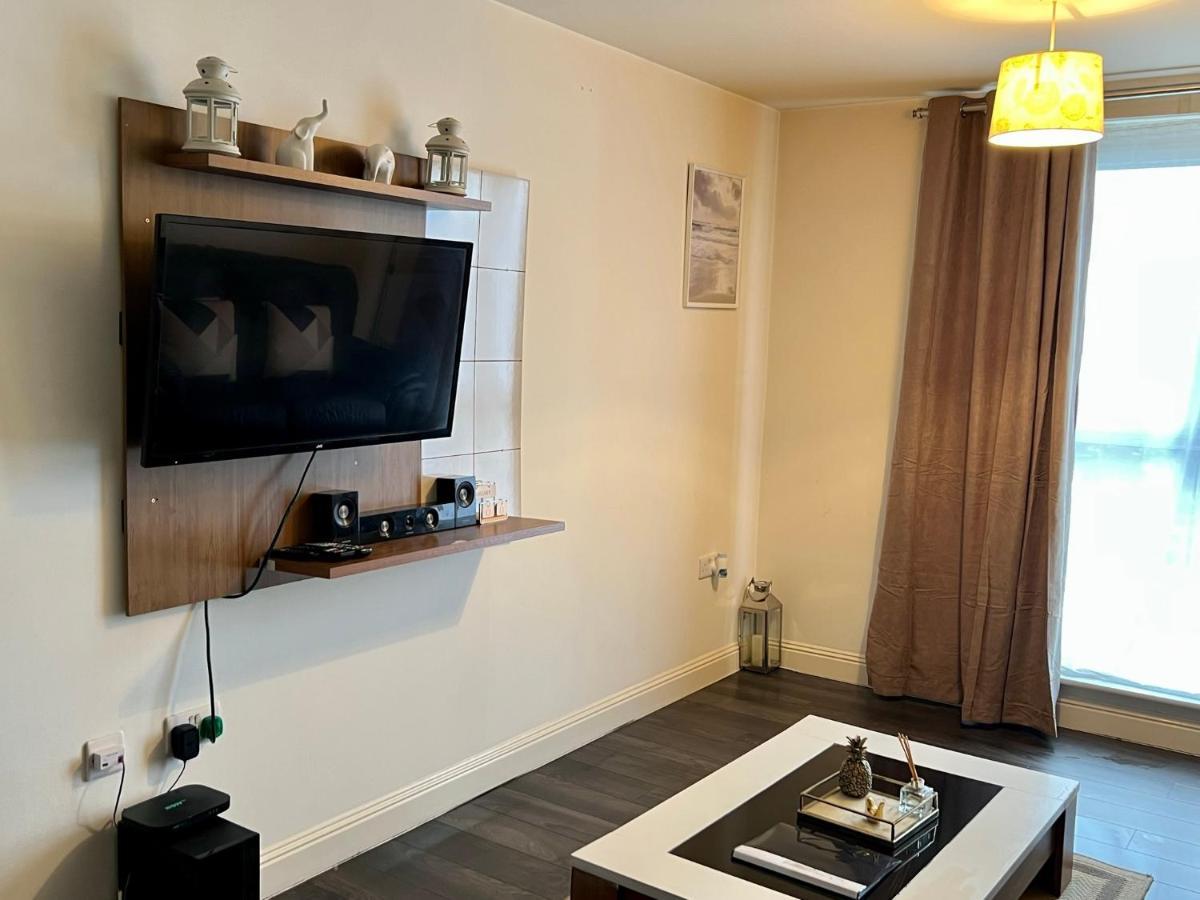 Radiant2 Bedroom Apartment In The Heart Of Harlow Town Dış mekan fotoğraf