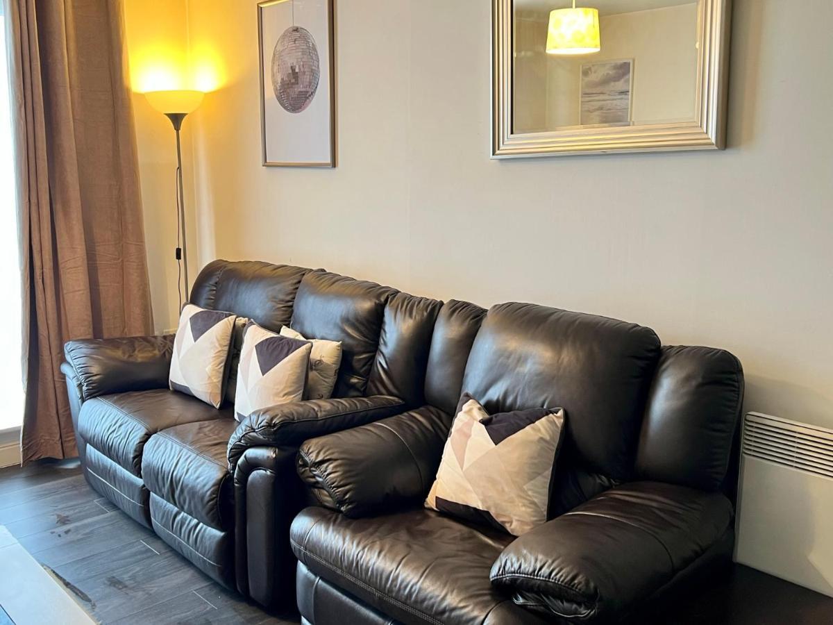 Radiant2 Bedroom Apartment In The Heart Of Harlow Town Dış mekan fotoğraf
