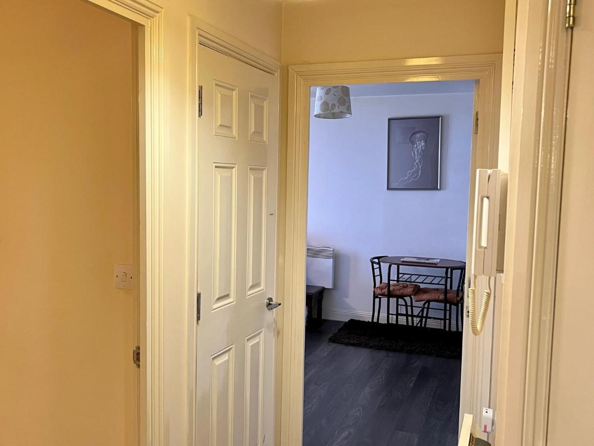 Radiant2 Bedroom Apartment In The Heart Of Harlow Town Dış mekan fotoğraf