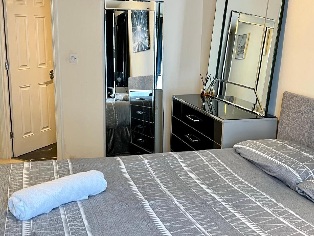 Radiant2 Bedroom Apartment In The Heart Of Harlow Town Dış mekan fotoğraf