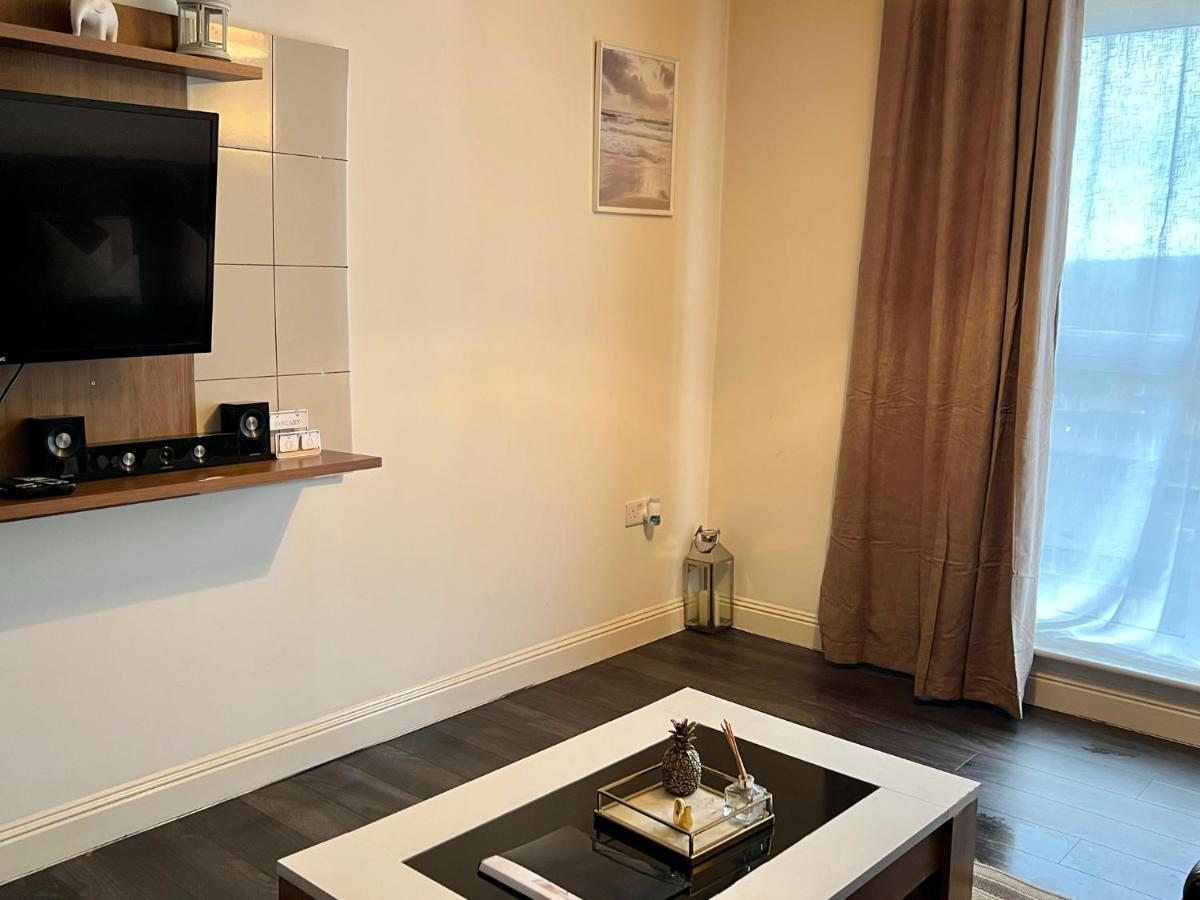 Radiant2 Bedroom Apartment In The Heart Of Harlow Town Dış mekan fotoğraf